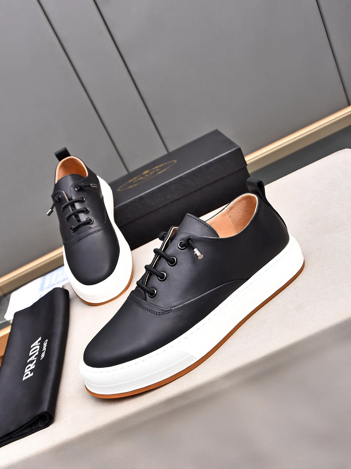 Men's Men's Shoes 💰440 [Top-grade butter leather] 🆕🔥New update🔥👟PRADA (Prada) new products are released, imported soft butter leather, fashionable to allow air to penetrate the entire shoe, Niu B's shoes [strong] bring an extremely comfortable and breathable feeling! Beautiful inside and out! Exquisite workmanship, 😌Code number: 38~44 (45 customized) Three colors to choose from.